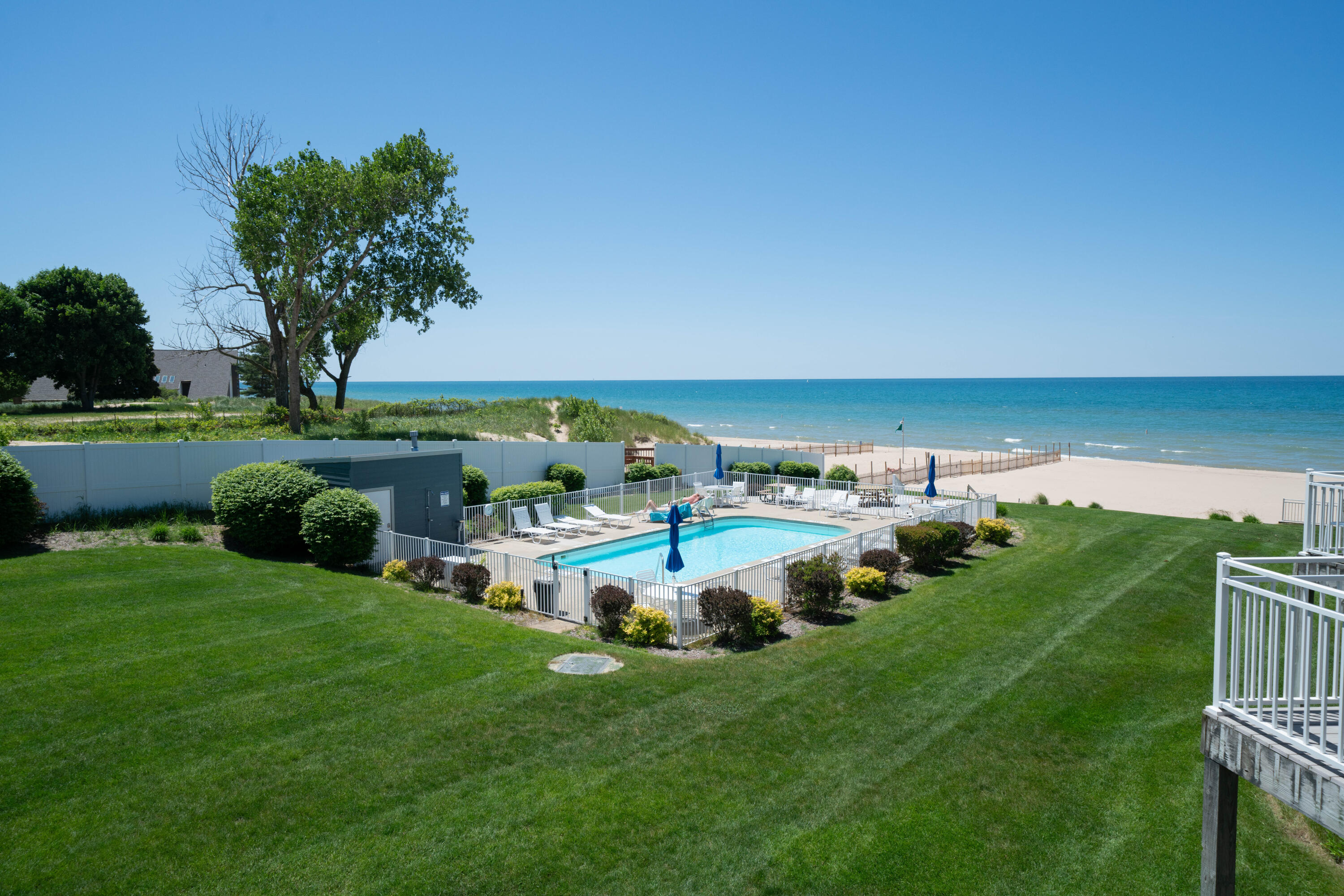 215 North Shore Drive, 10