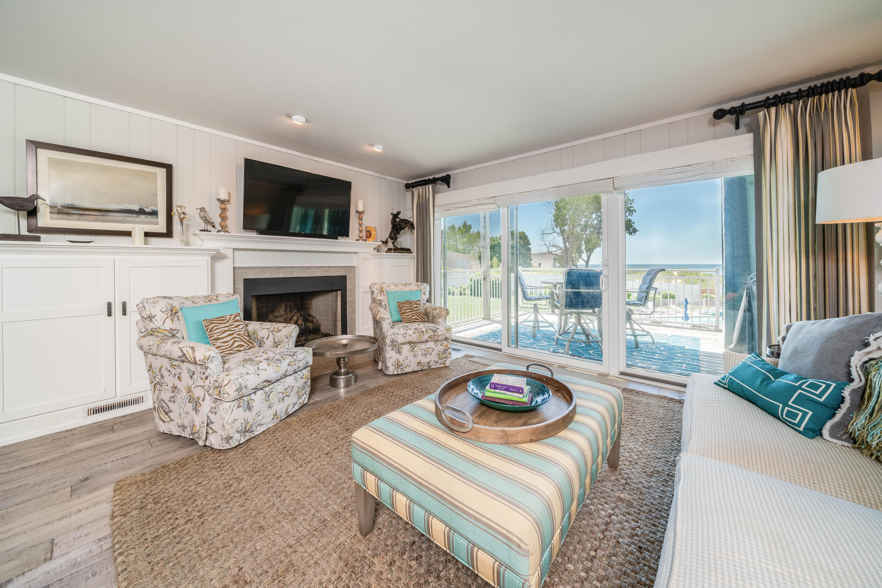 215 North Shore Drive, 10