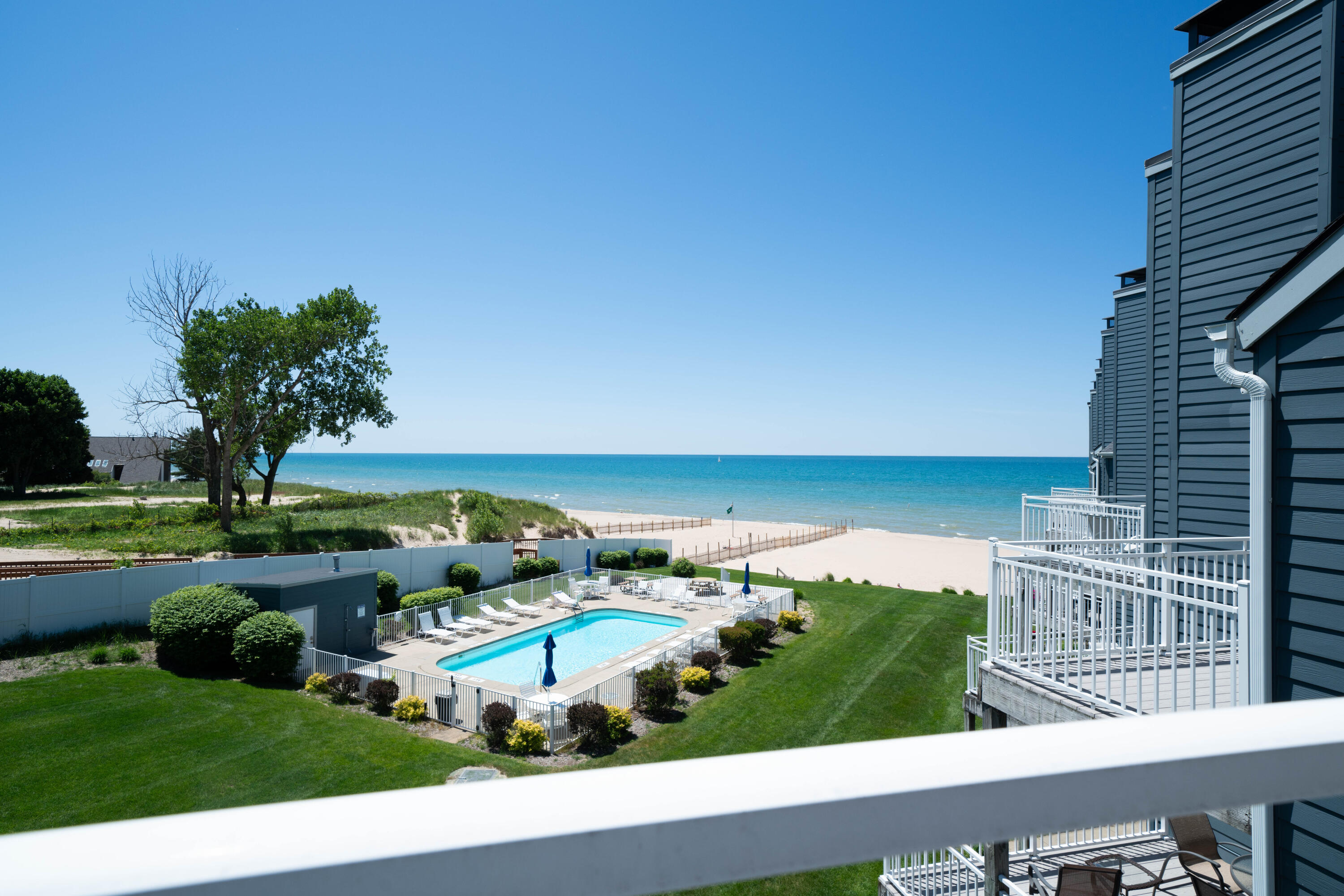 215 North Shore Drive, 10