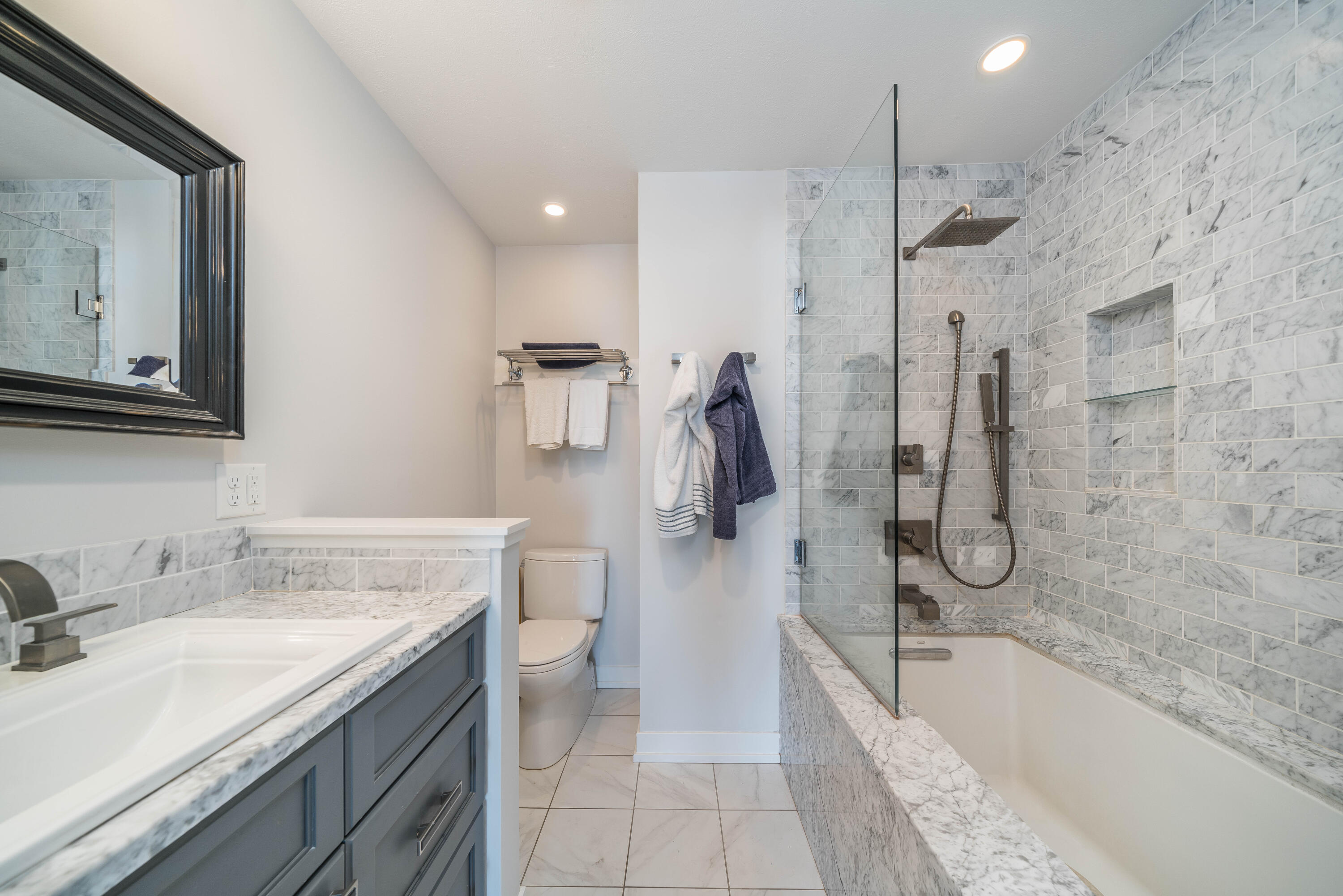 215 North Shore Drive, 10