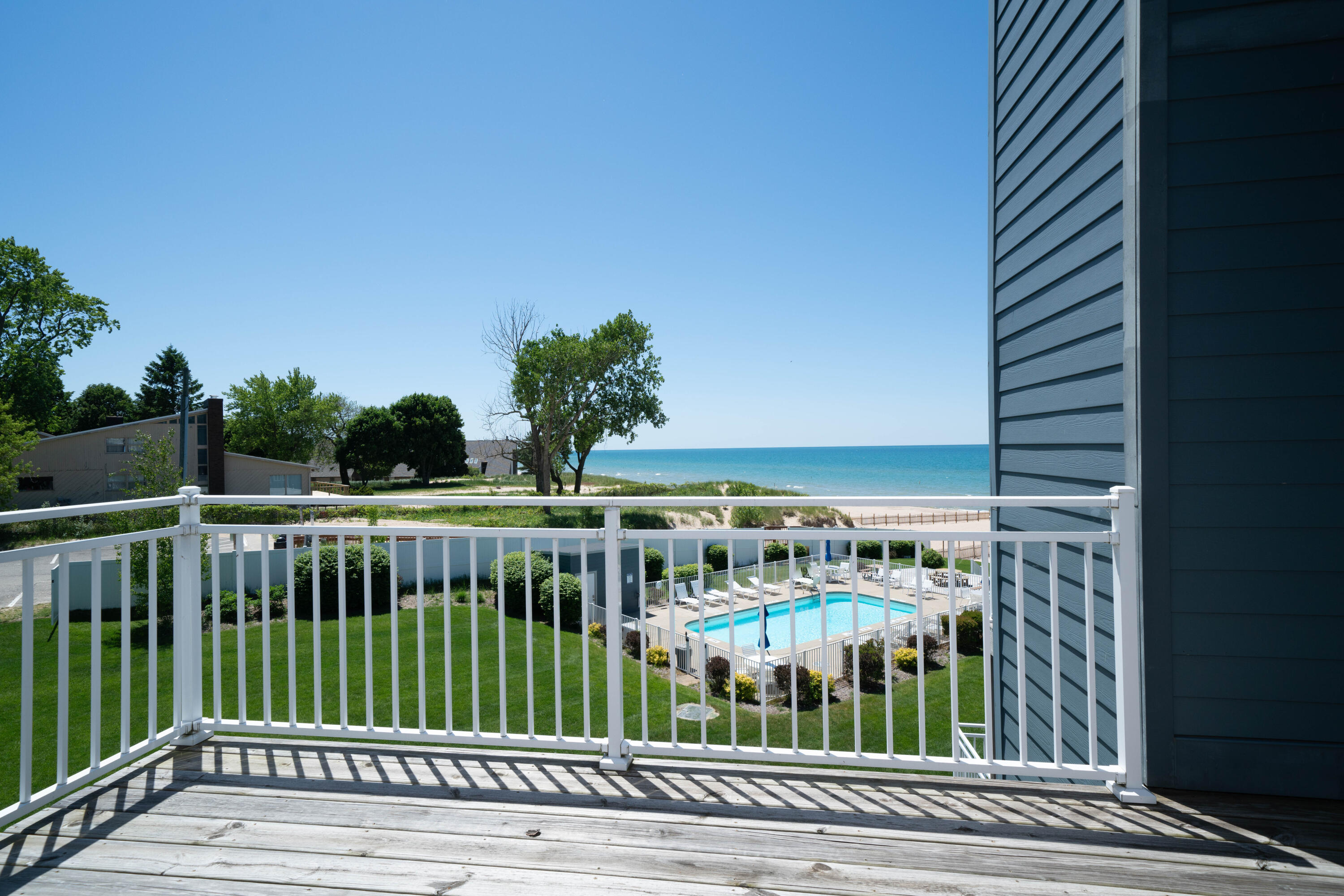 215 North Shore Drive, 10