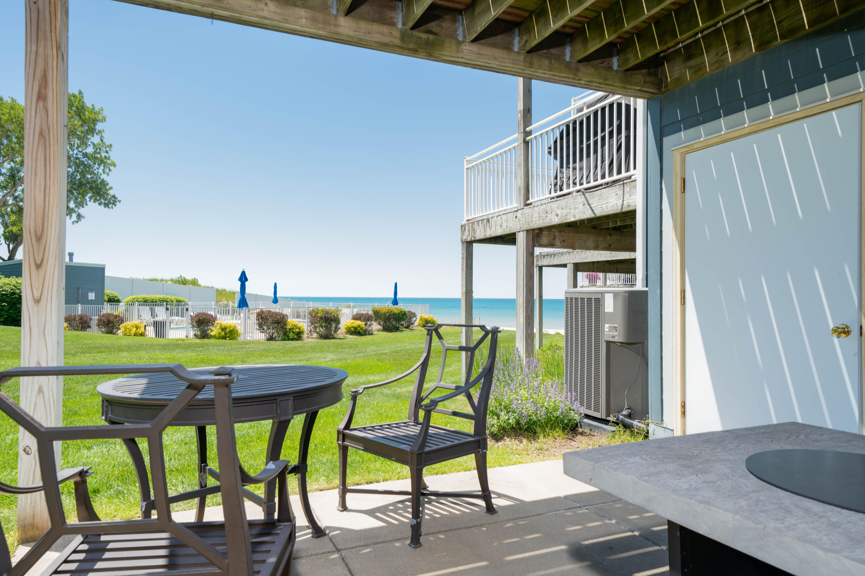 215 North Shore Drive, 10