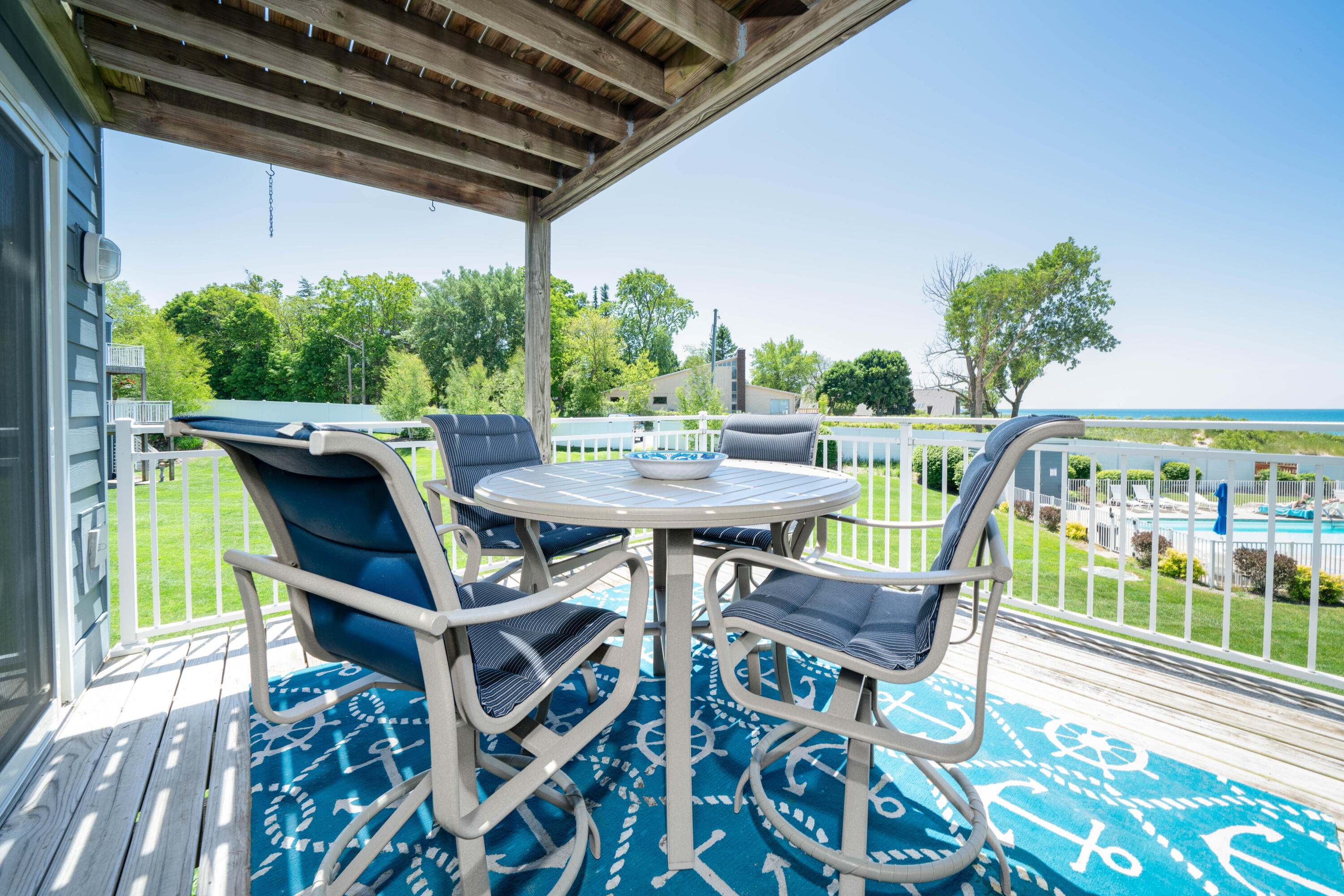 215 North Shore Drive, 10