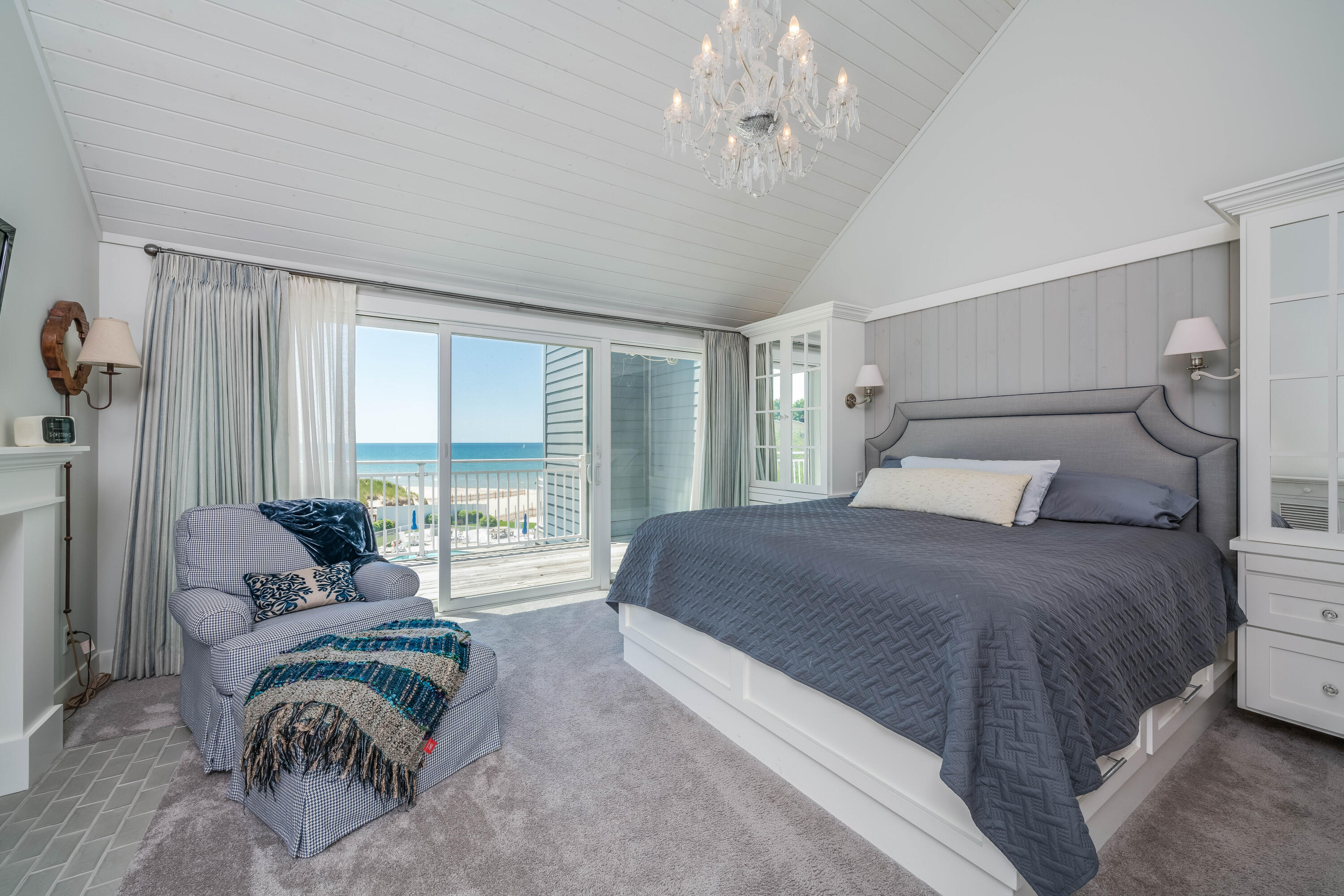 215 North Shore Drive, 10