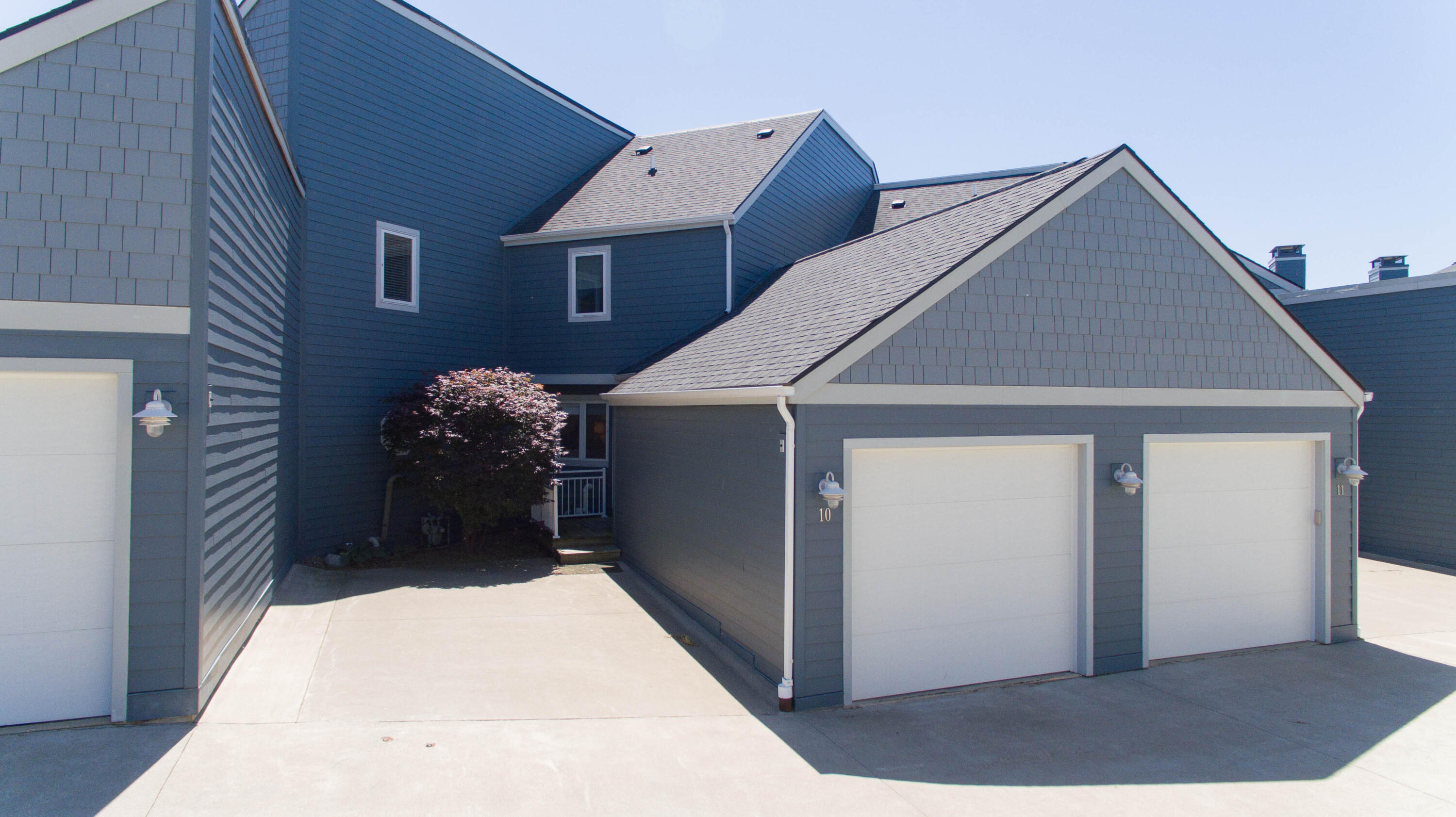 215 North Shore Drive, 10