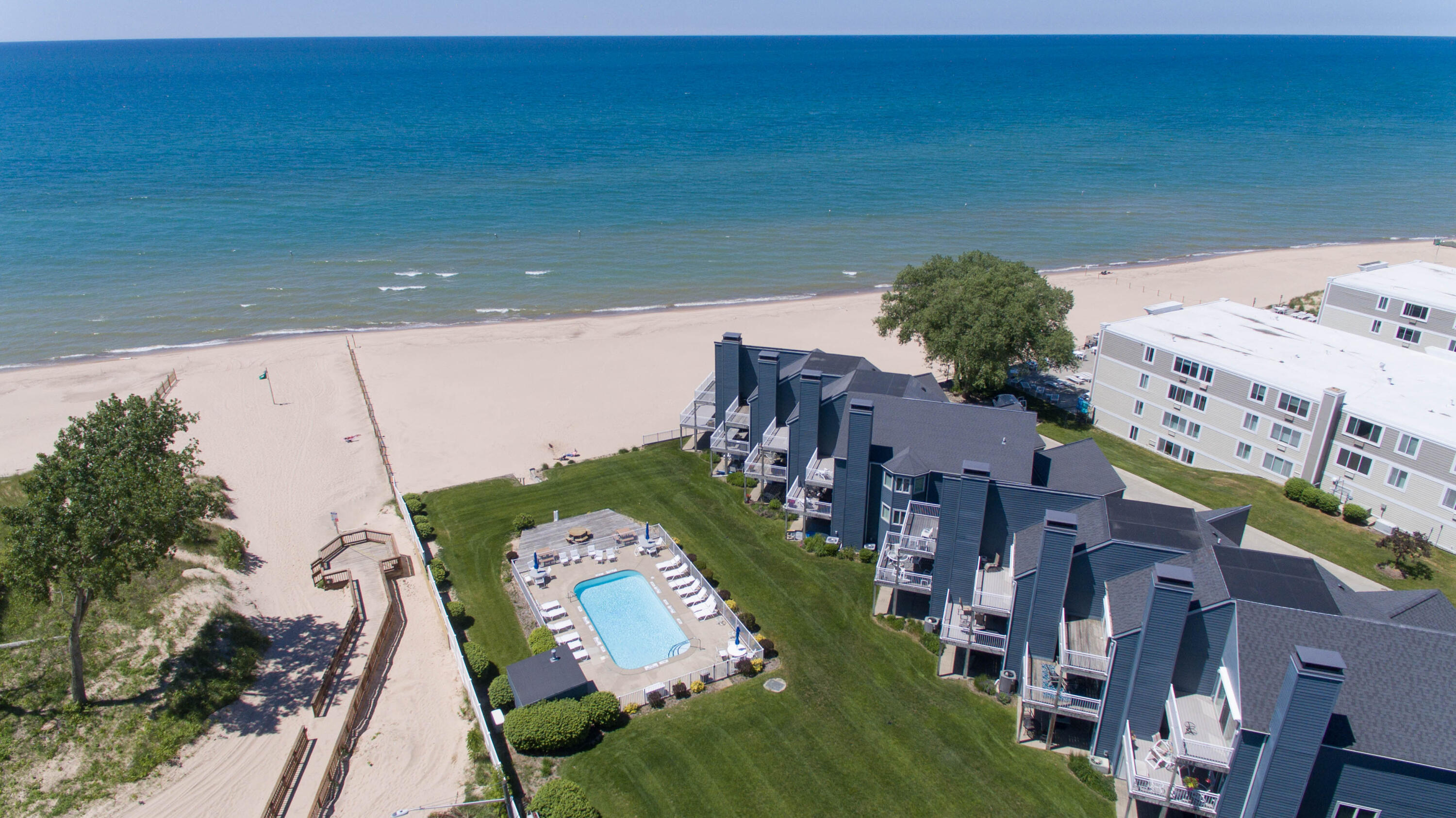 215 North Shore Drive, 10