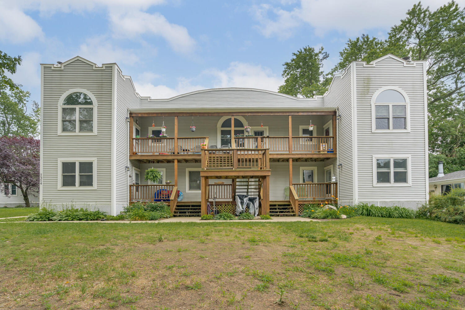 7374 North Shore Drive, 14