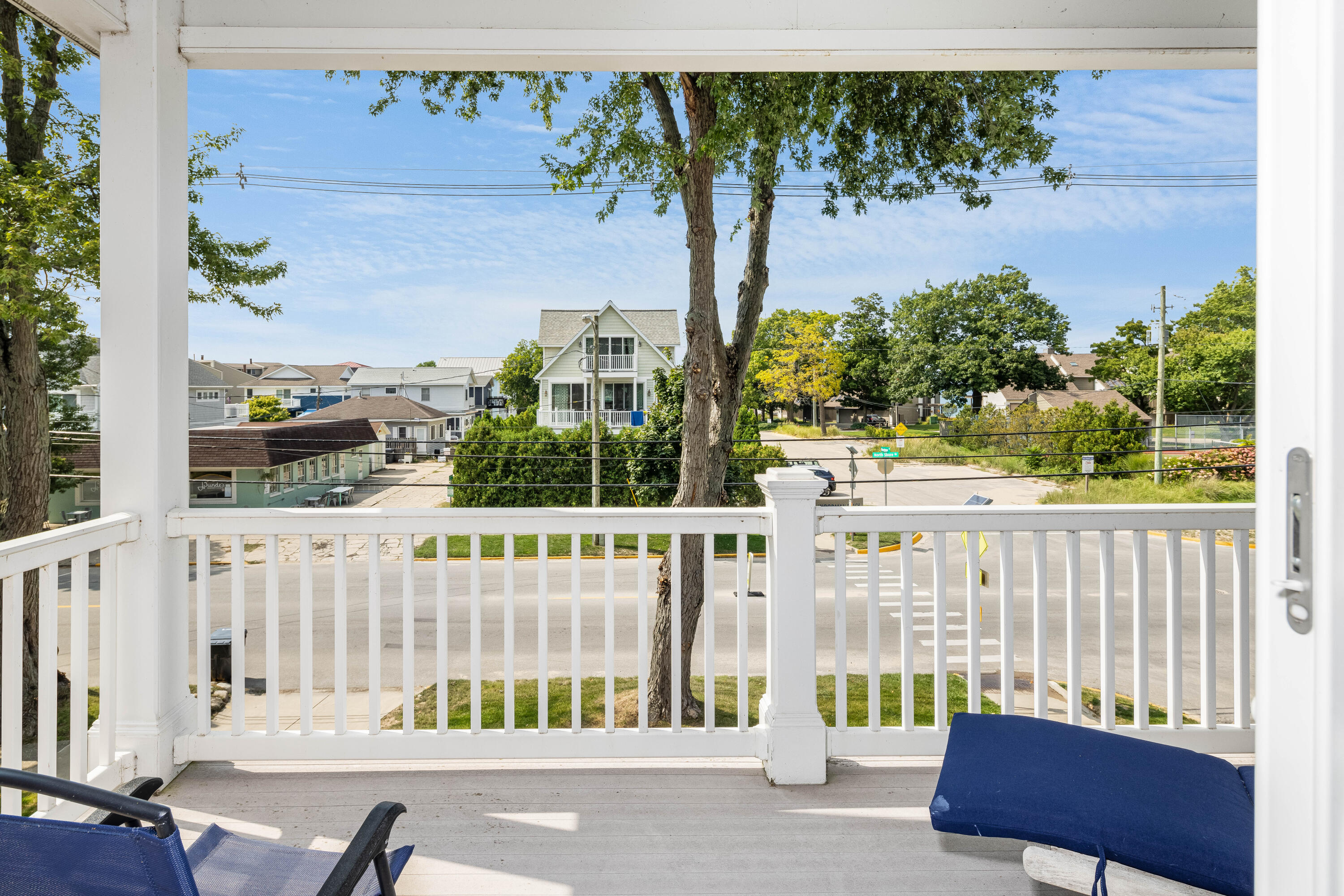 98 North Shore Drive, 1