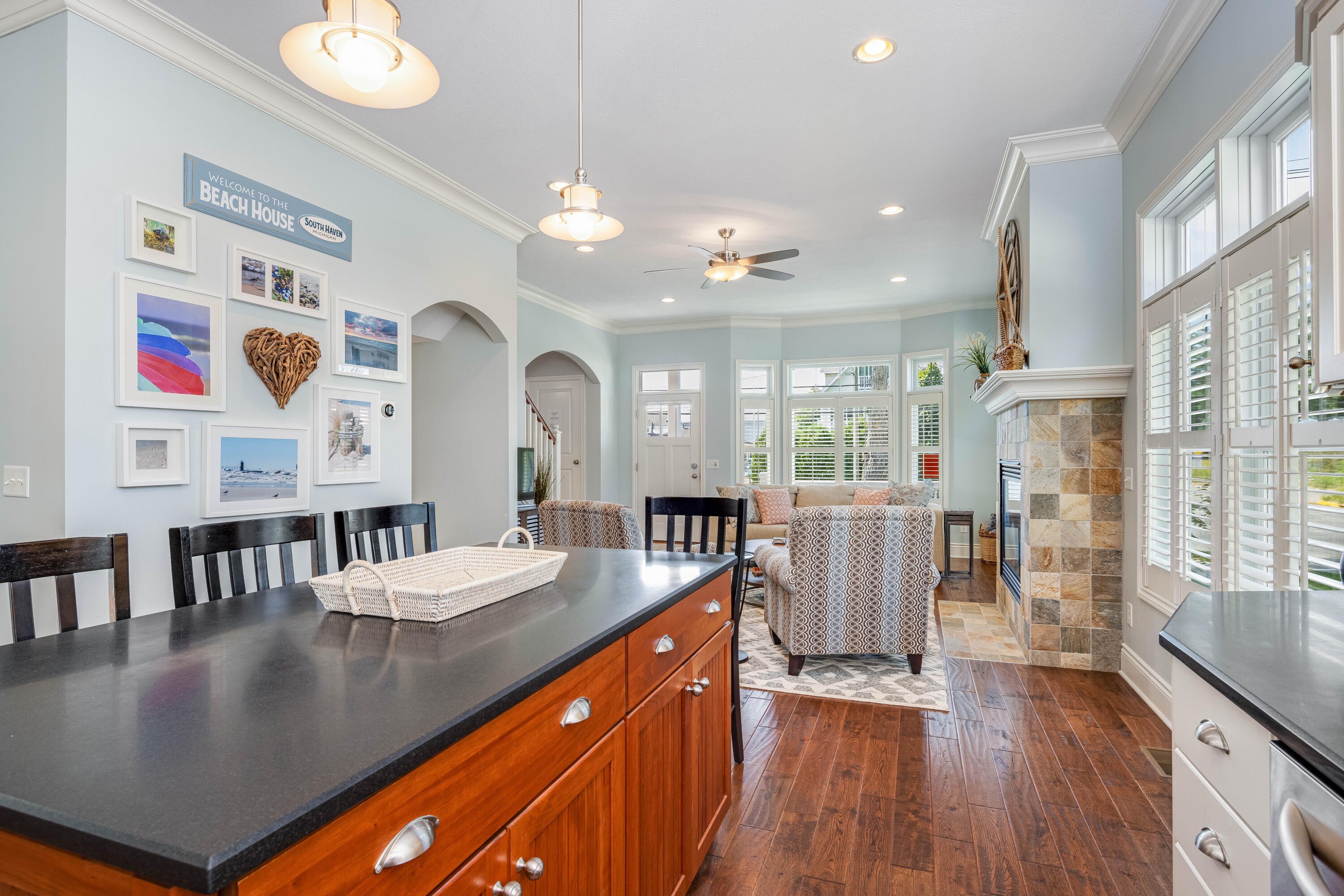 98 North Shore Drive, 1