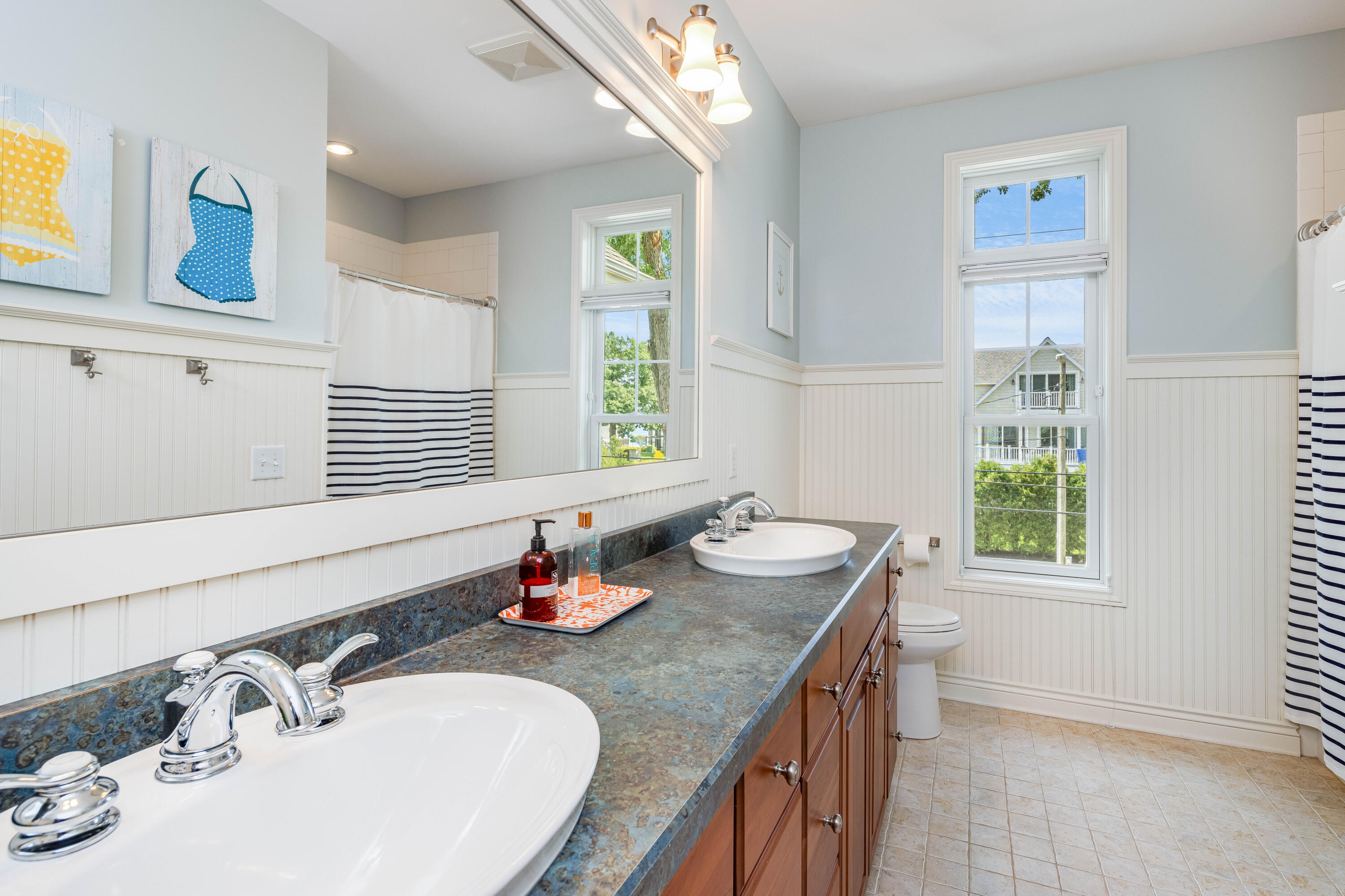 98 North Shore Drive, 1