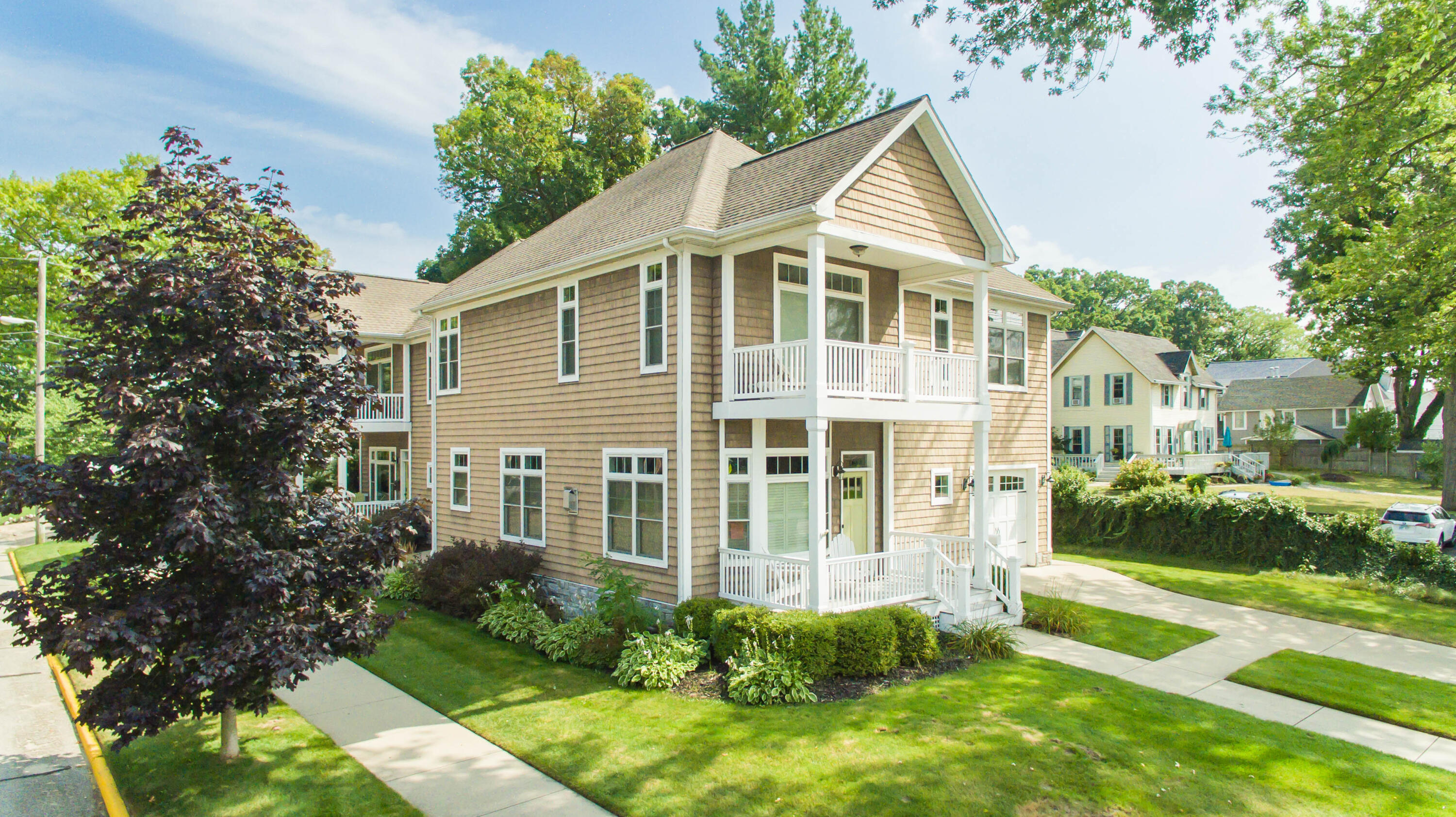 98 North Shore Drive, 1