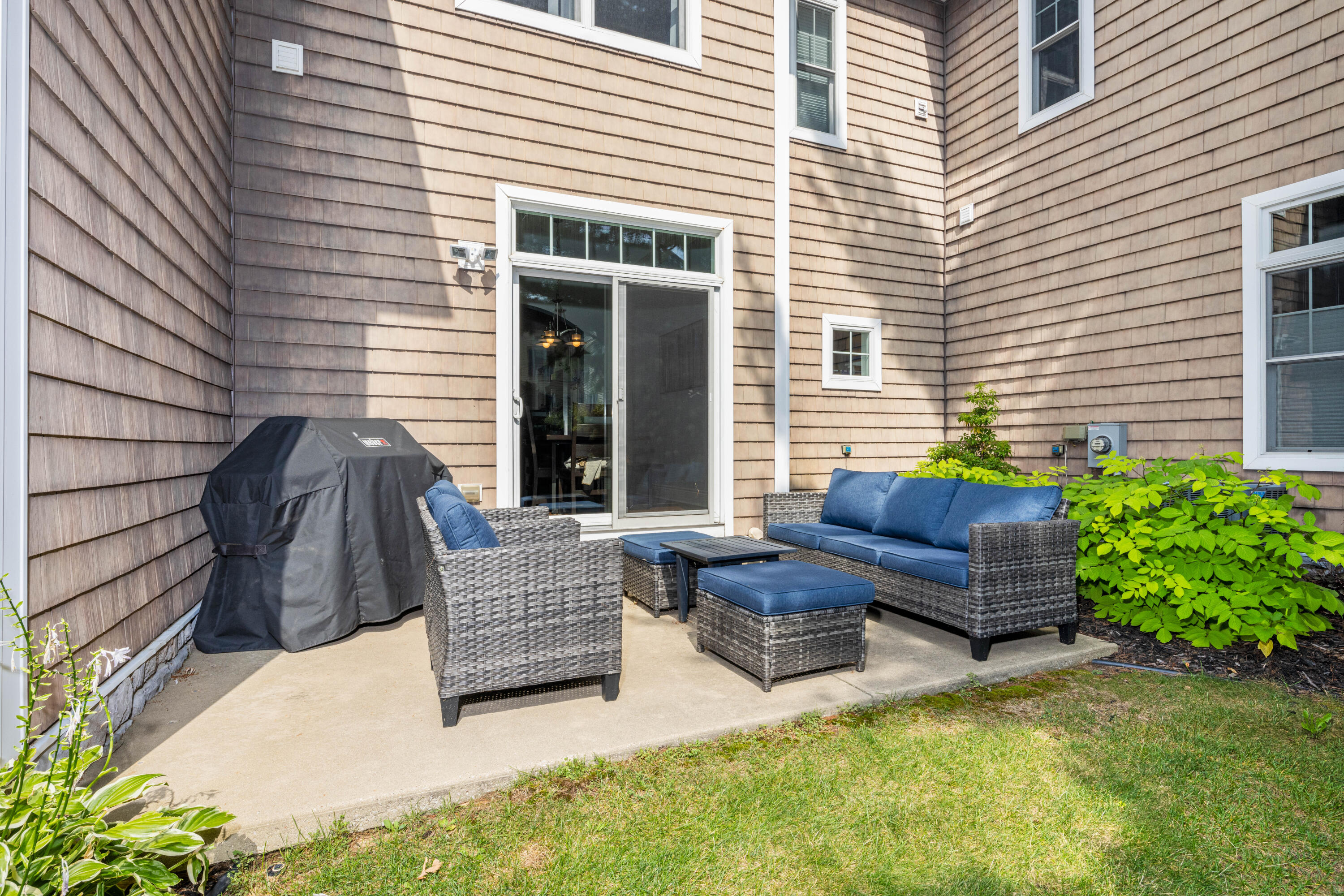 98 North Shore Drive, 1