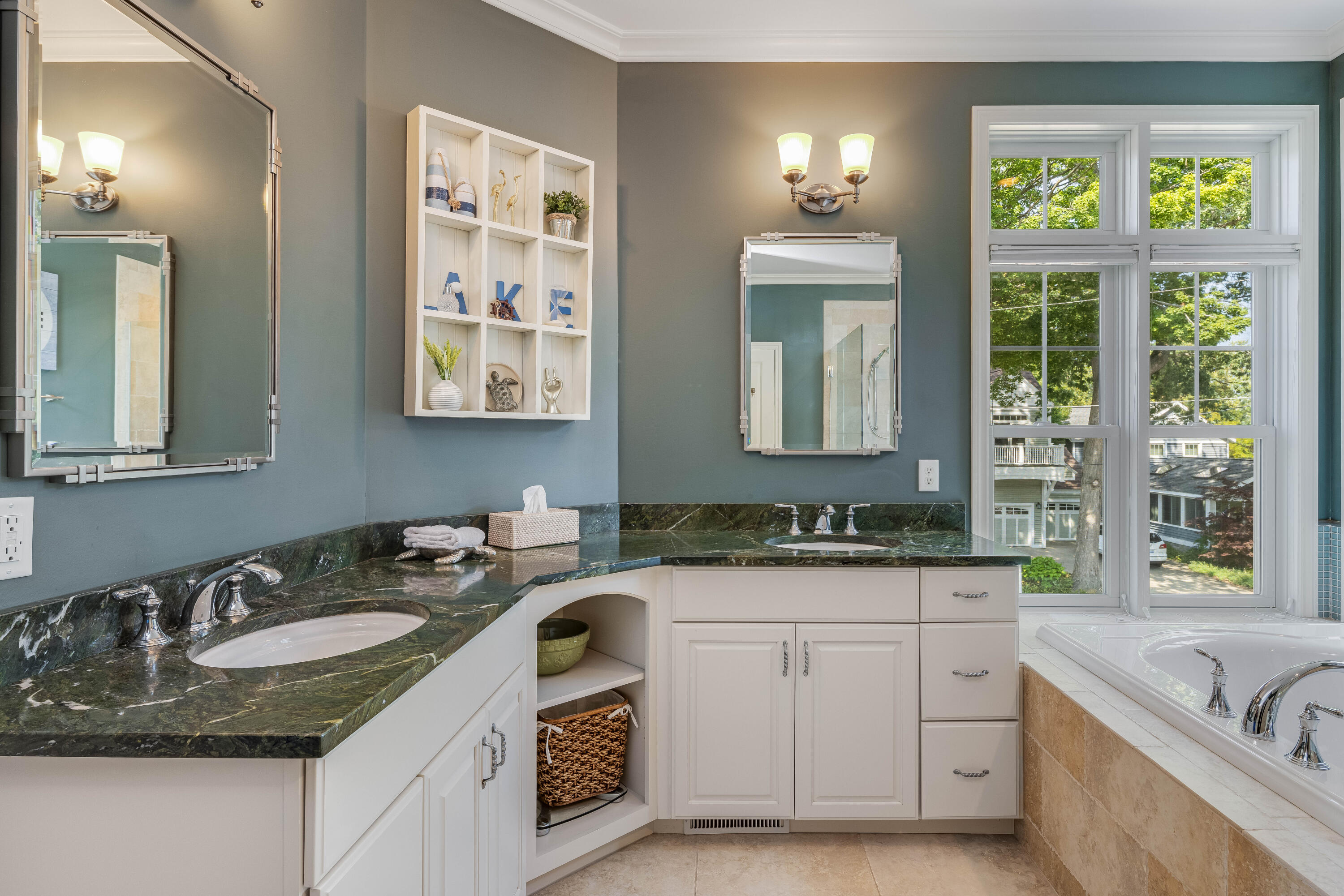 98 North Shore Drive, 1