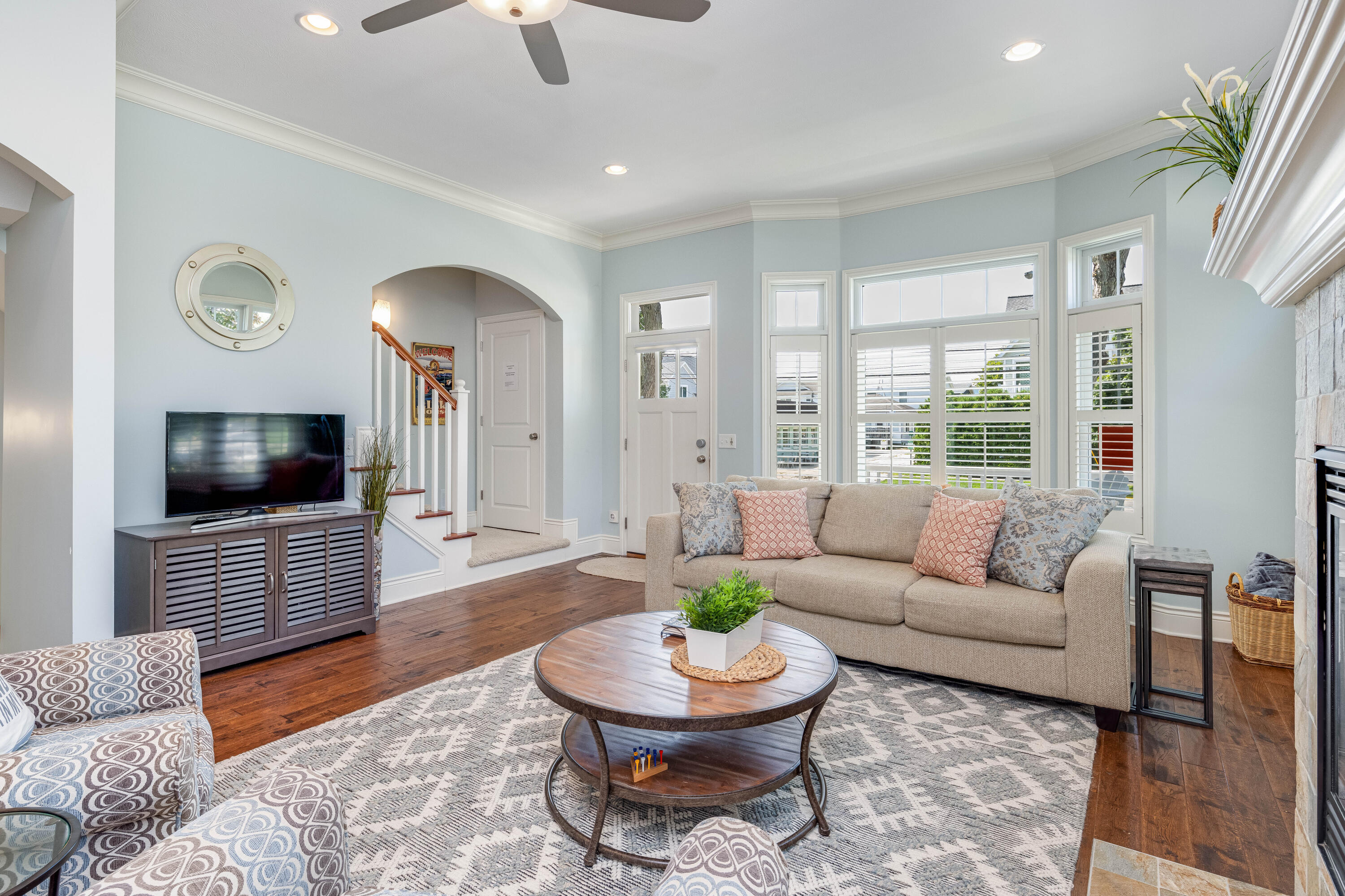 98 North Shore Drive, 1