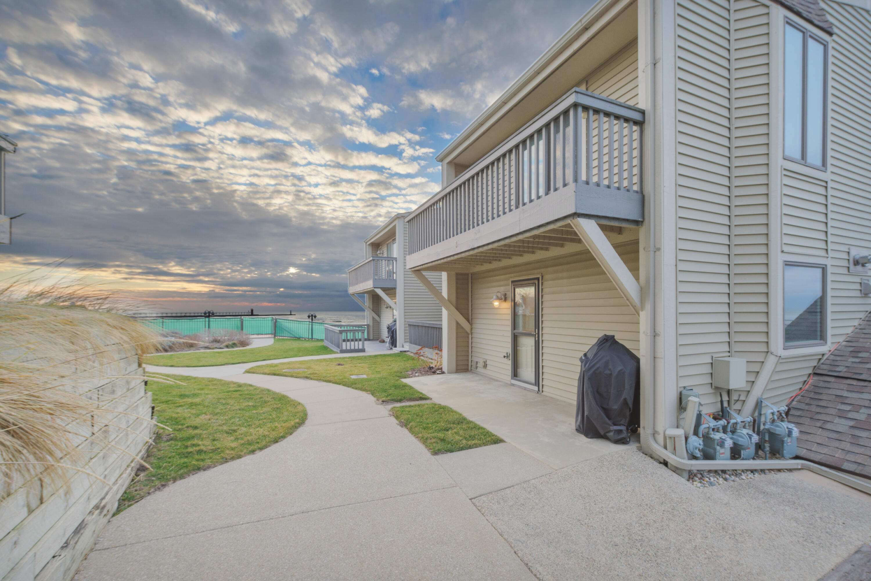 69 North Shore Drive, 3