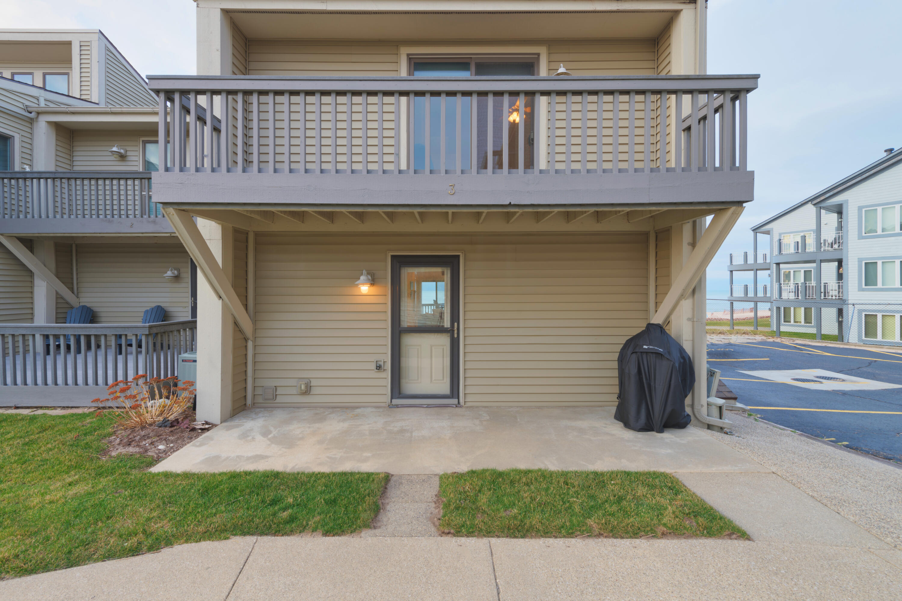 69 North Shore Drive, 3