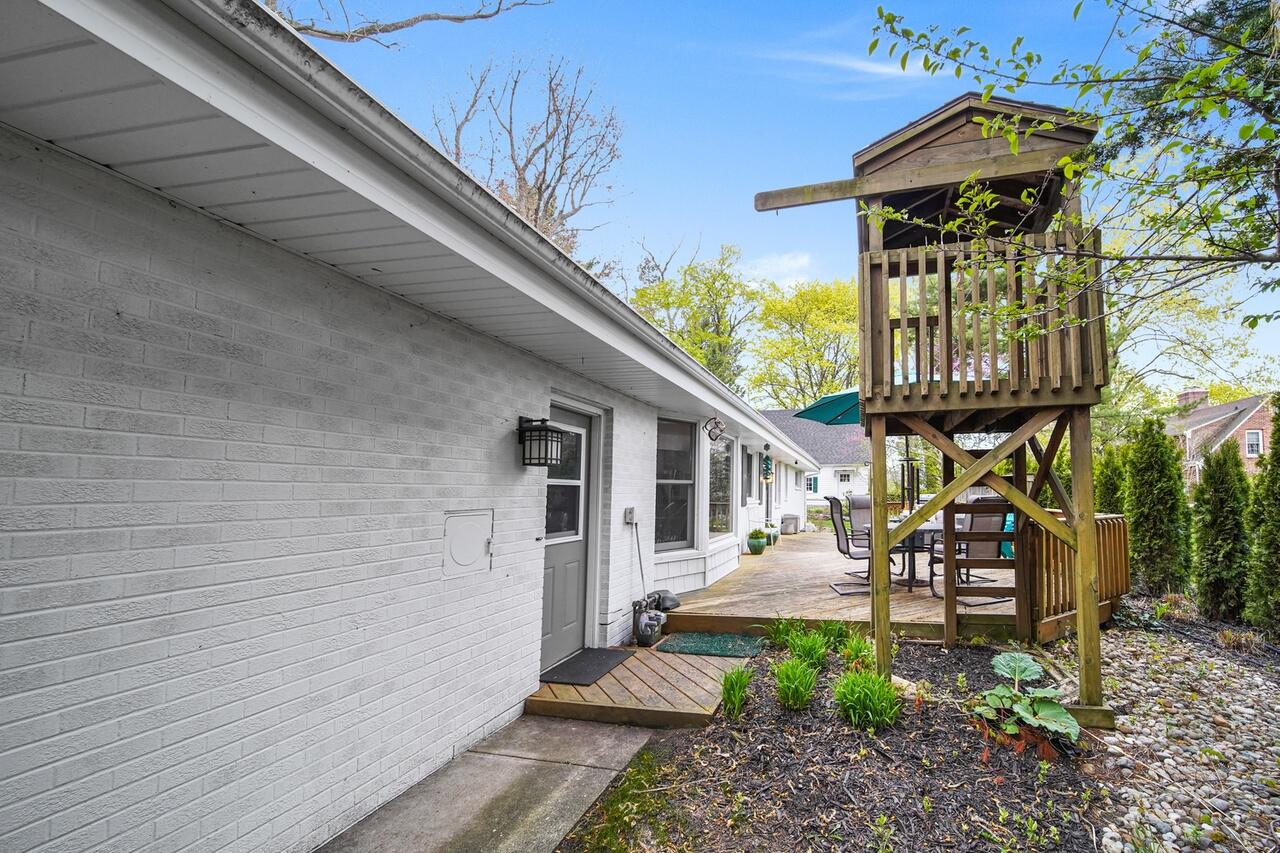 1066 Monroe Boulevard