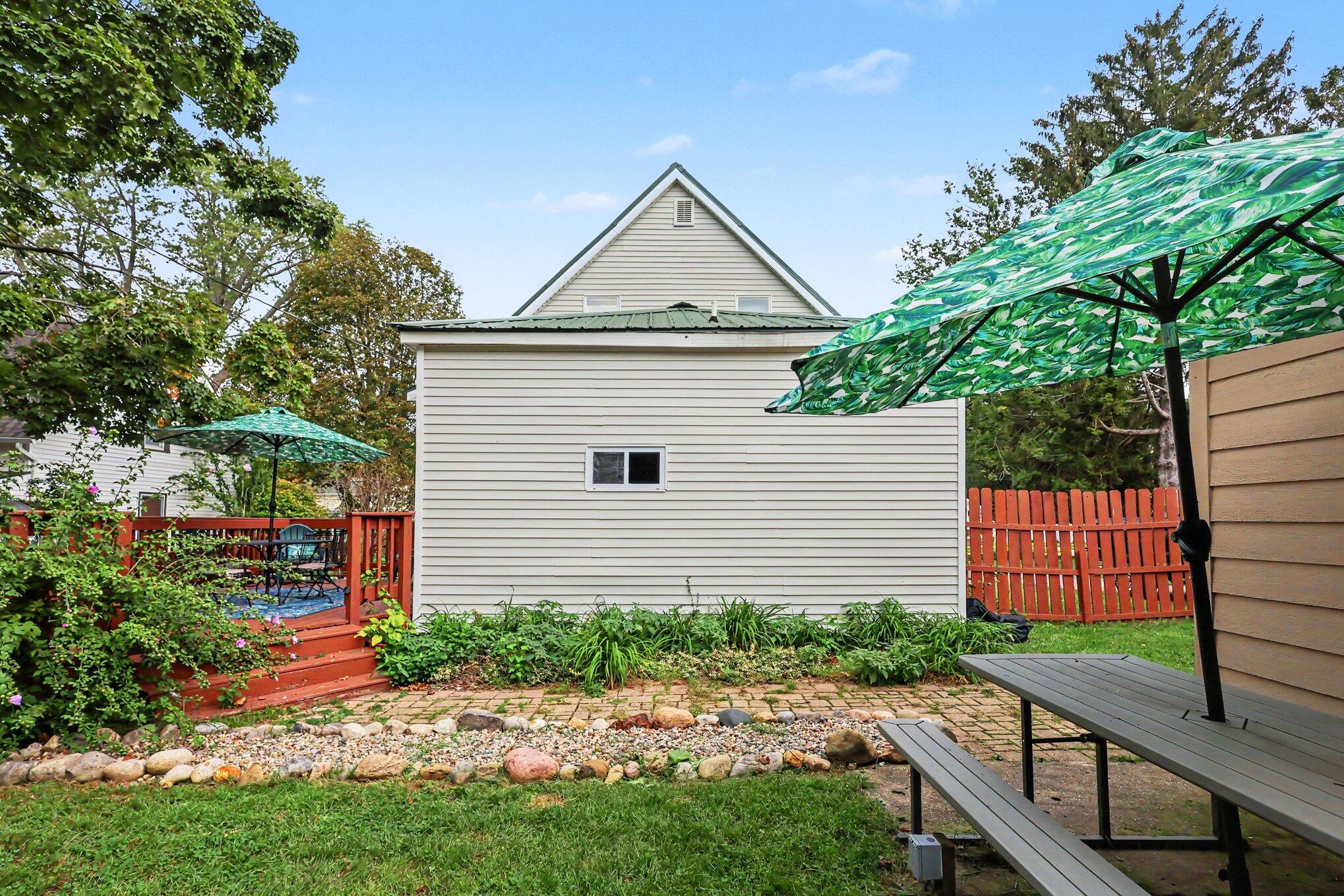 562 Kalamazoo Street