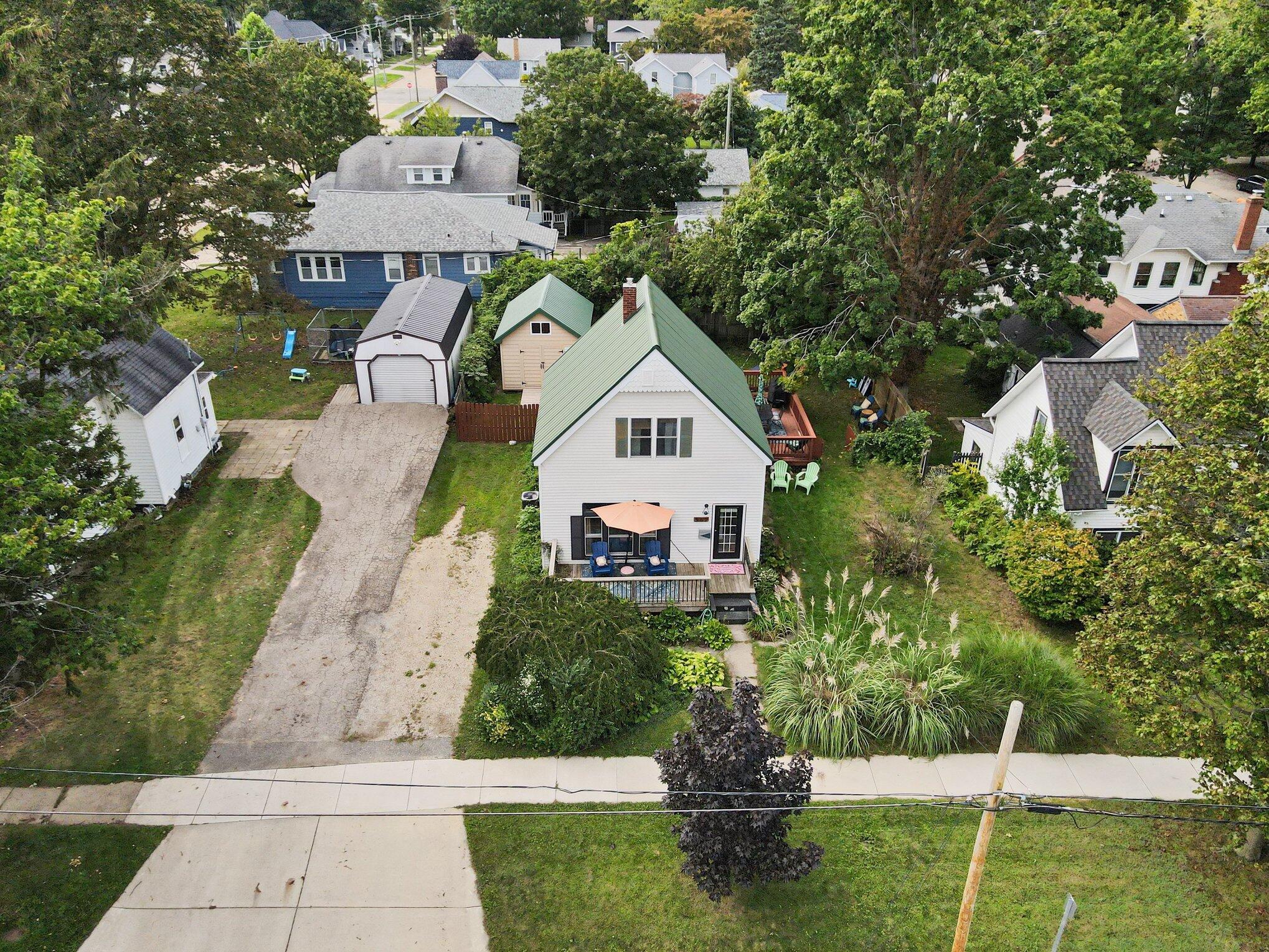 562 Kalamazoo Street