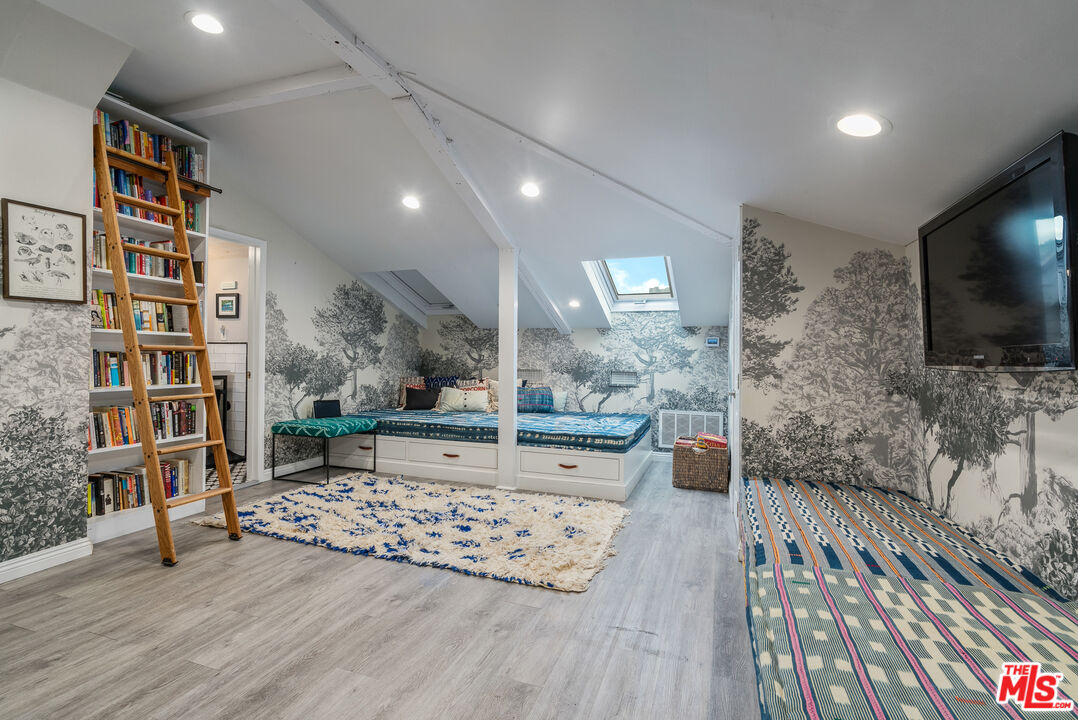 723 N Westmount Dr Unit: 301