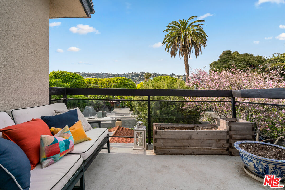 723 N Westmount Dr Unit: 301