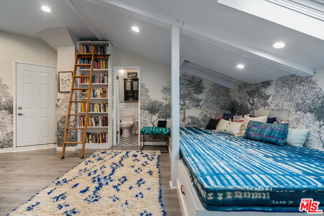 723 N Westmount Dr Unit: 301