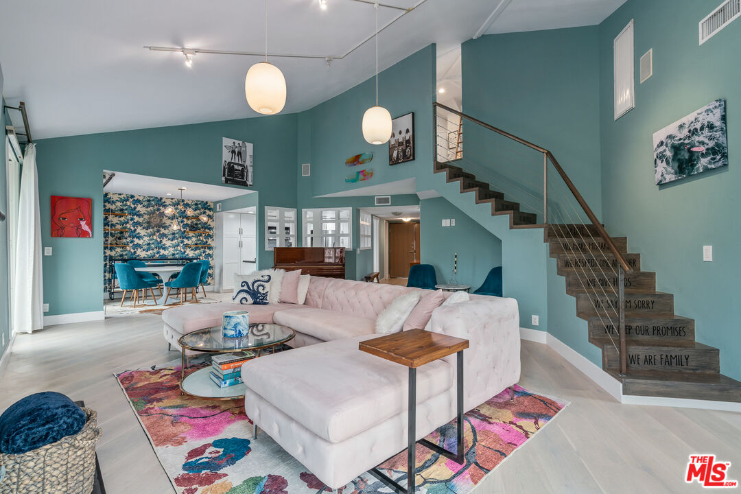 723 N Westmount Dr Unit: 301