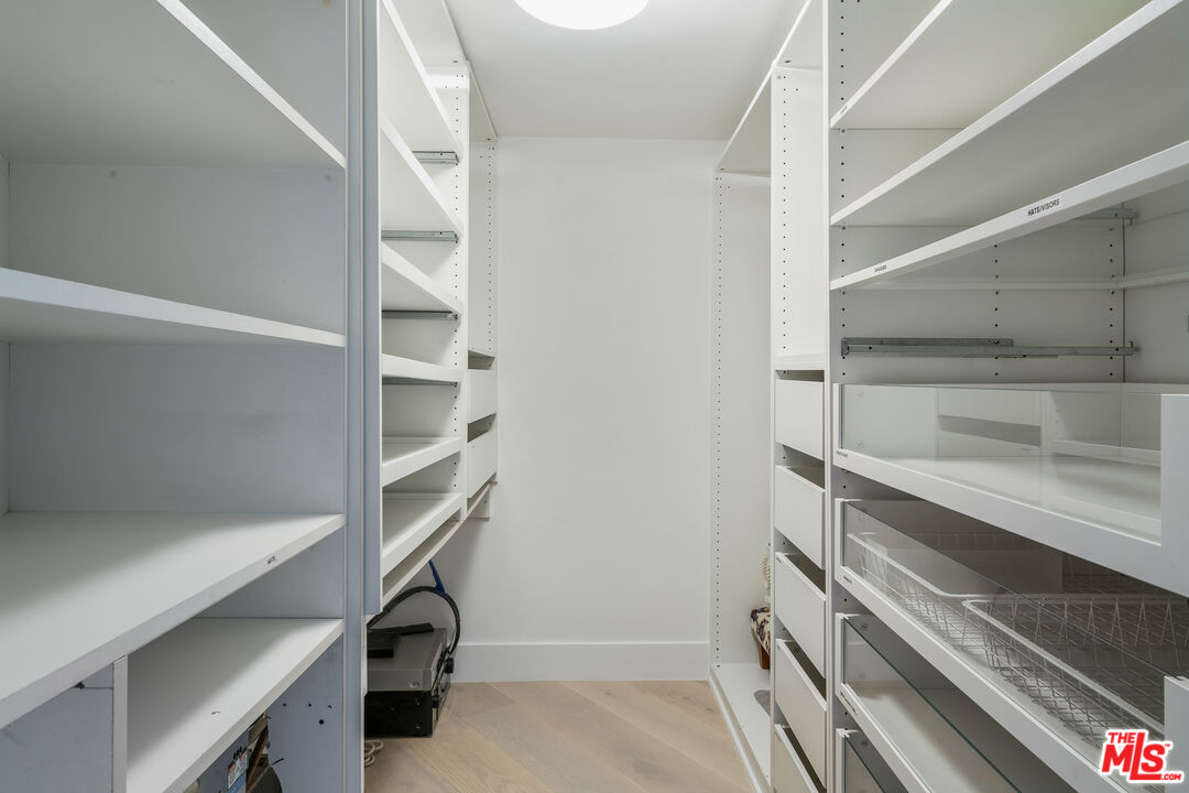 723 N Westmount Dr Unit: 301