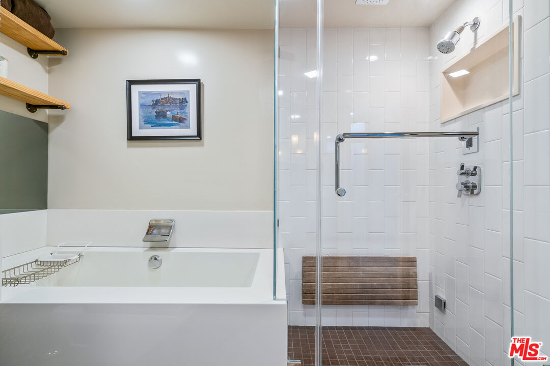 723 N Westmount Dr Unit: 301