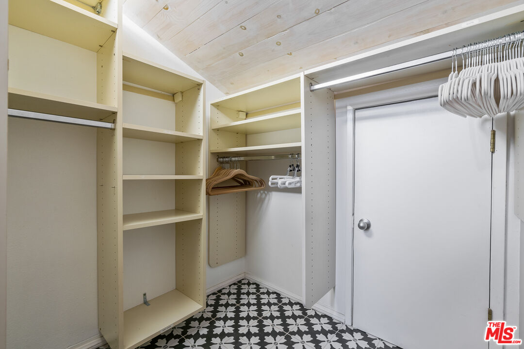 723 N Westmount Dr Unit: 301