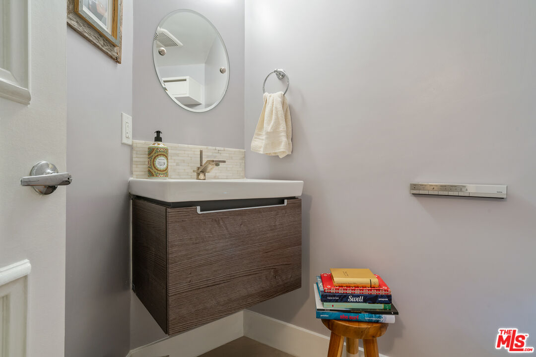 723 N Westmount Dr Unit: 301