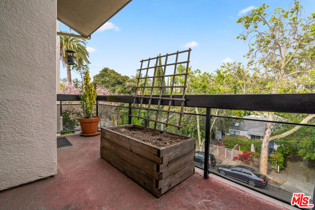 723 N Westmount Dr Unit: 301