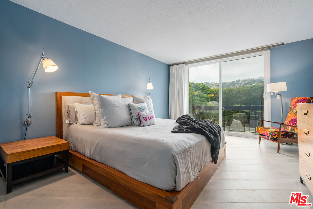 723 N Westmount Dr Unit: 301