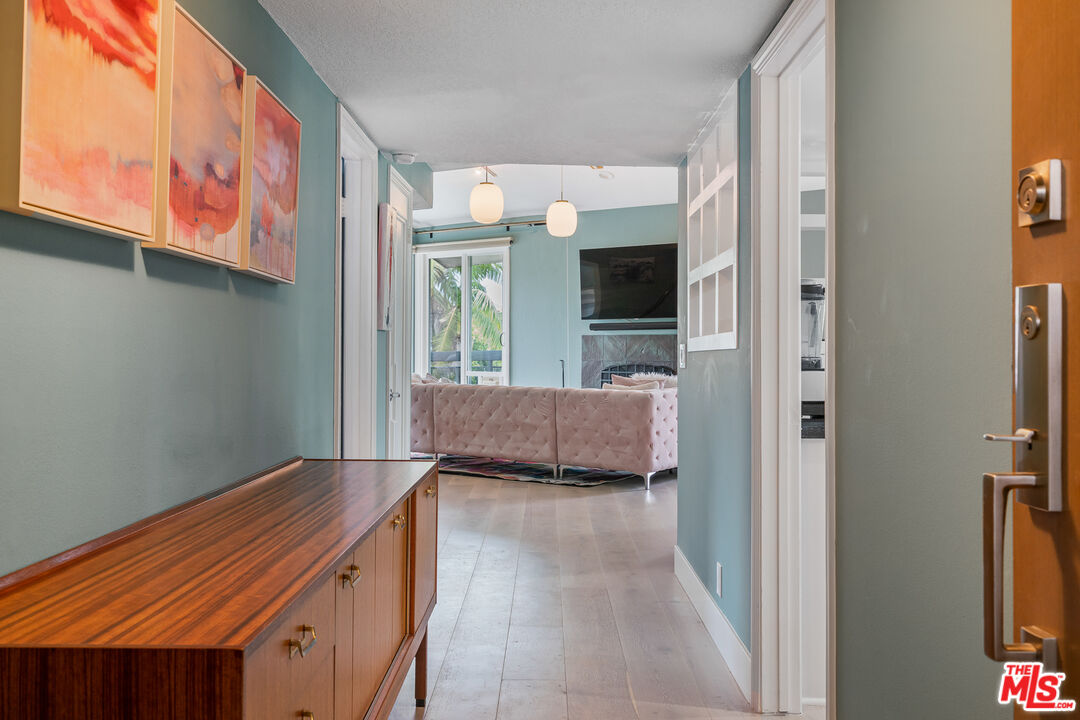 723 N Westmount Dr Unit: 301