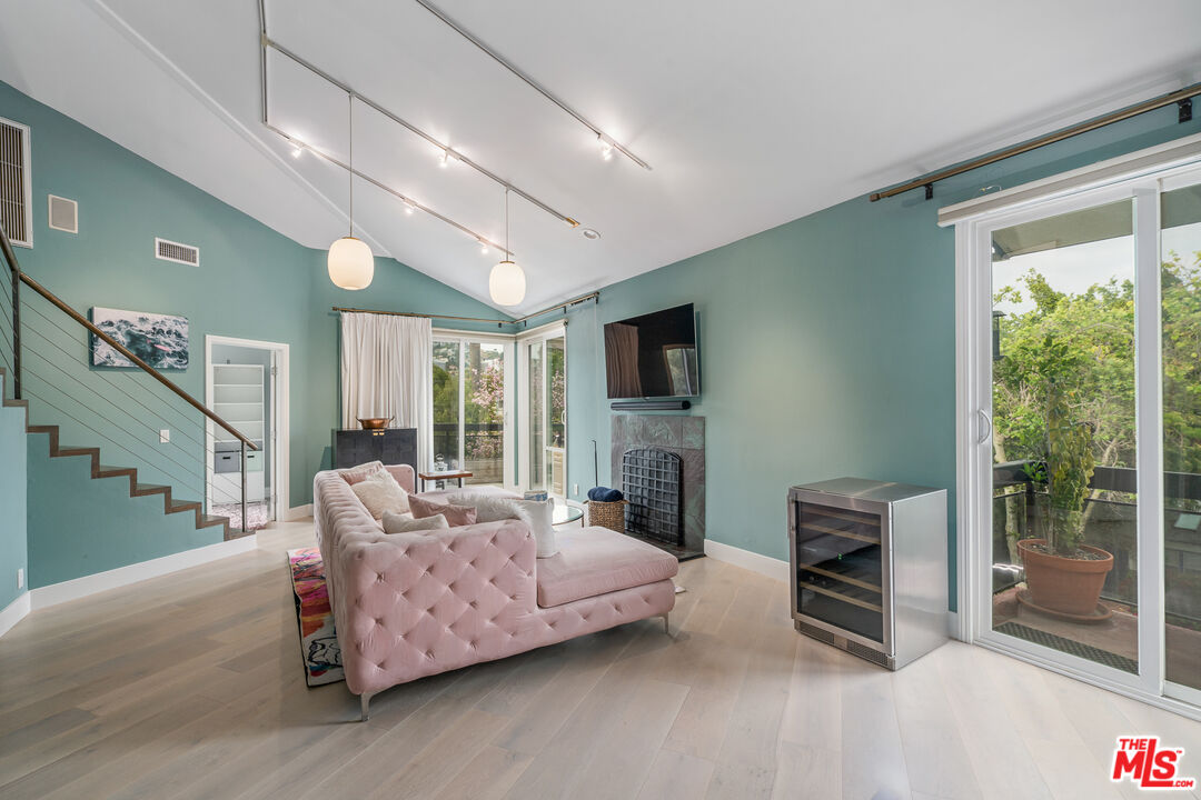 723 N Westmount Dr Unit: 301