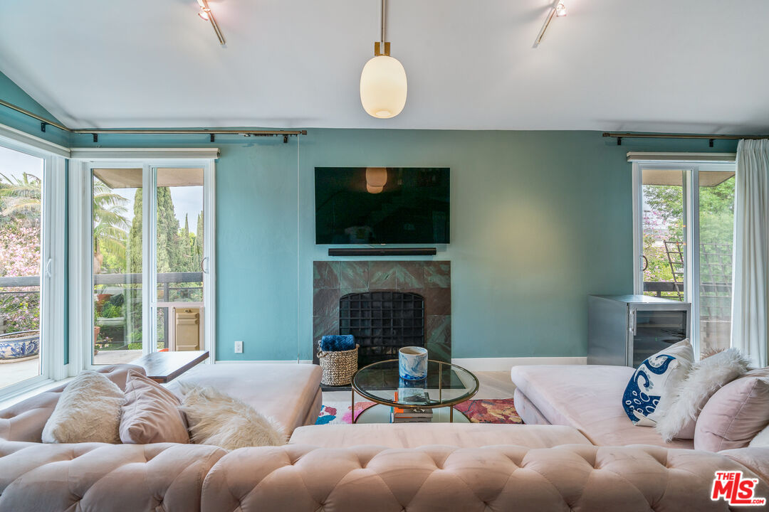 723 N Westmount Dr Unit: 301