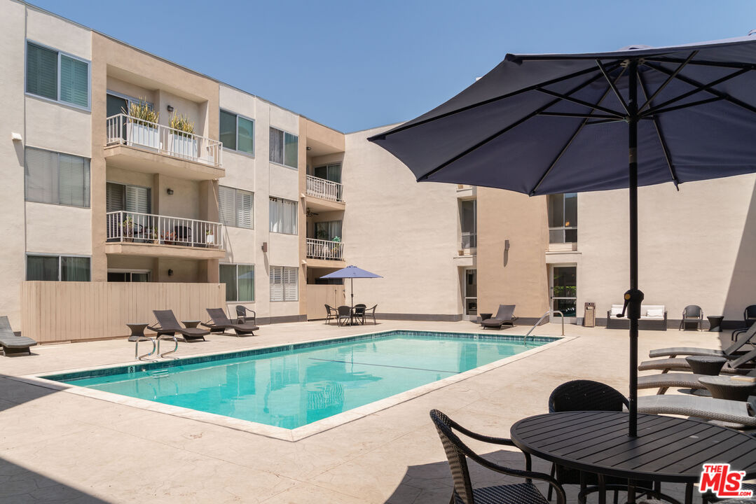 927 N Kings Rd Unit: 303