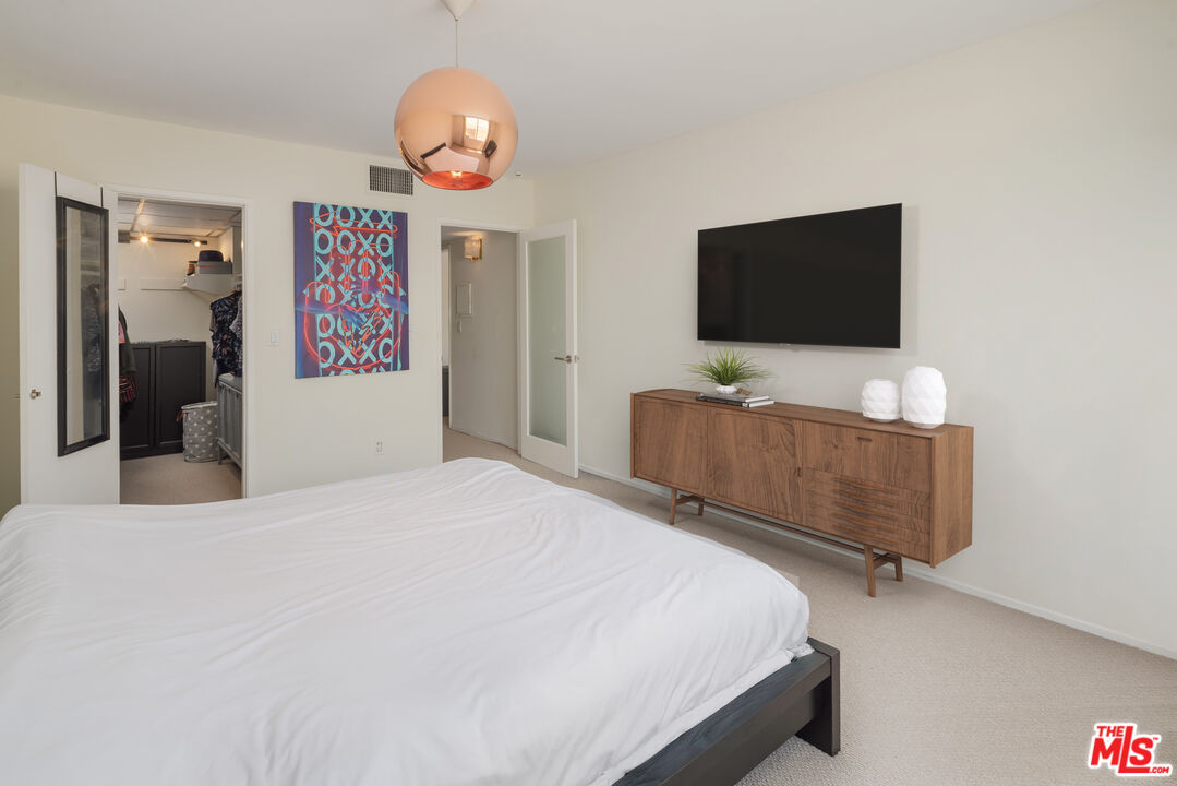 927 N Kings Rd Unit: 303