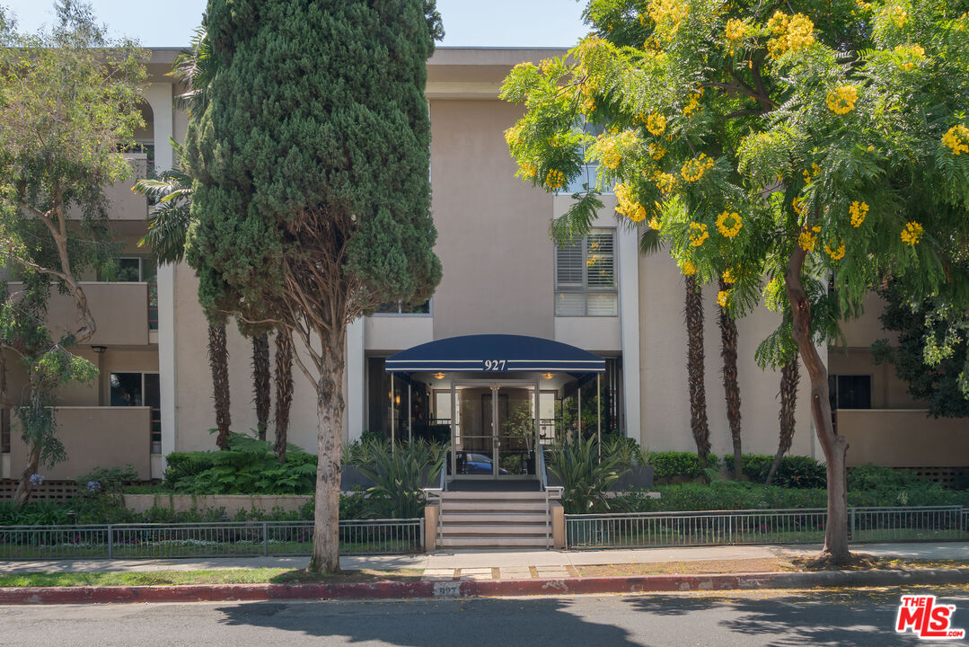 927 N Kings Rd Unit: 303