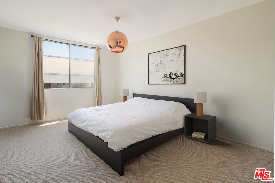 927 N Kings Rd Unit: 303