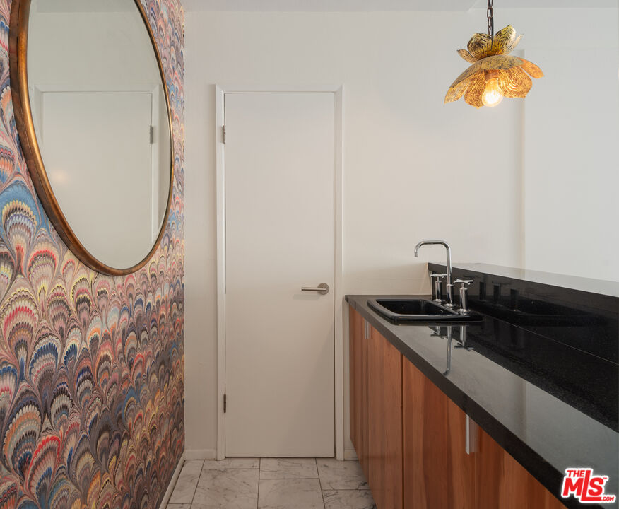 927 N Kings Rd Unit: 303