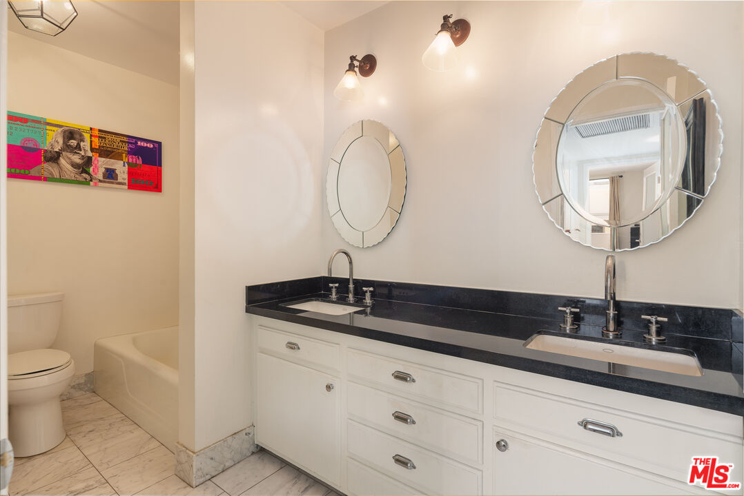 927 N Kings Rd Unit: 303