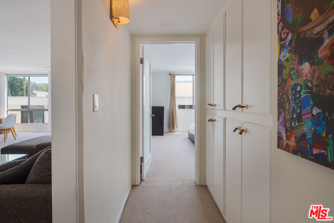 927 N Kings Rd Unit: 303