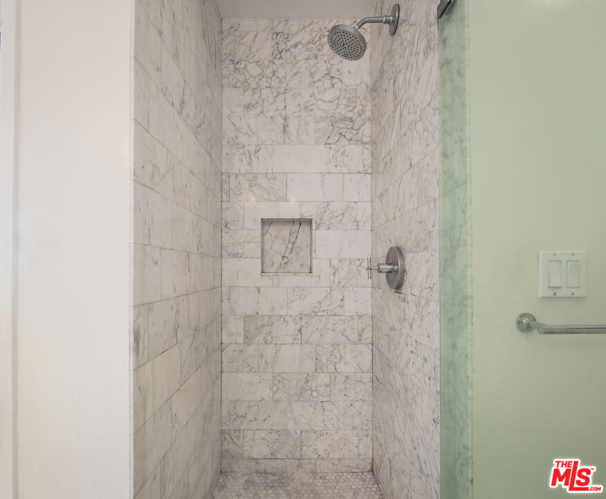 927 N Kings Rd Unit: 303