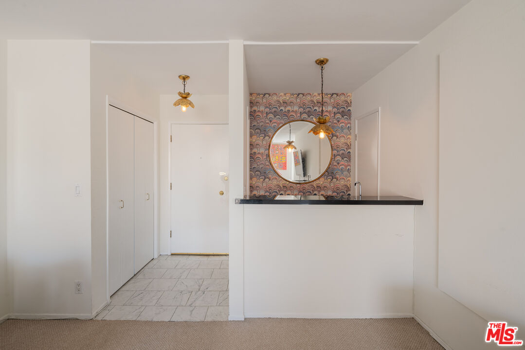 927 N Kings Rd Unit: 303