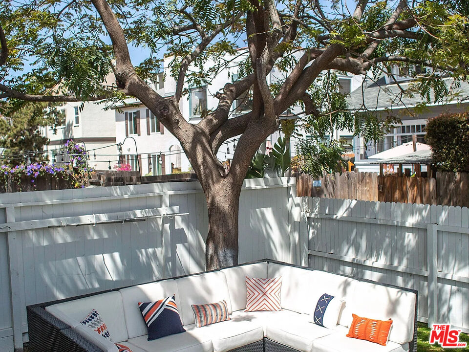 58 Paloma Ave