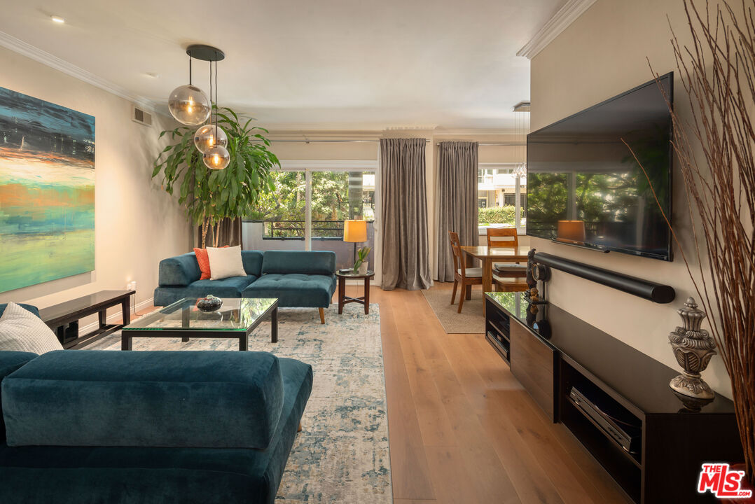 1250 N Kings Rd Unit: 213