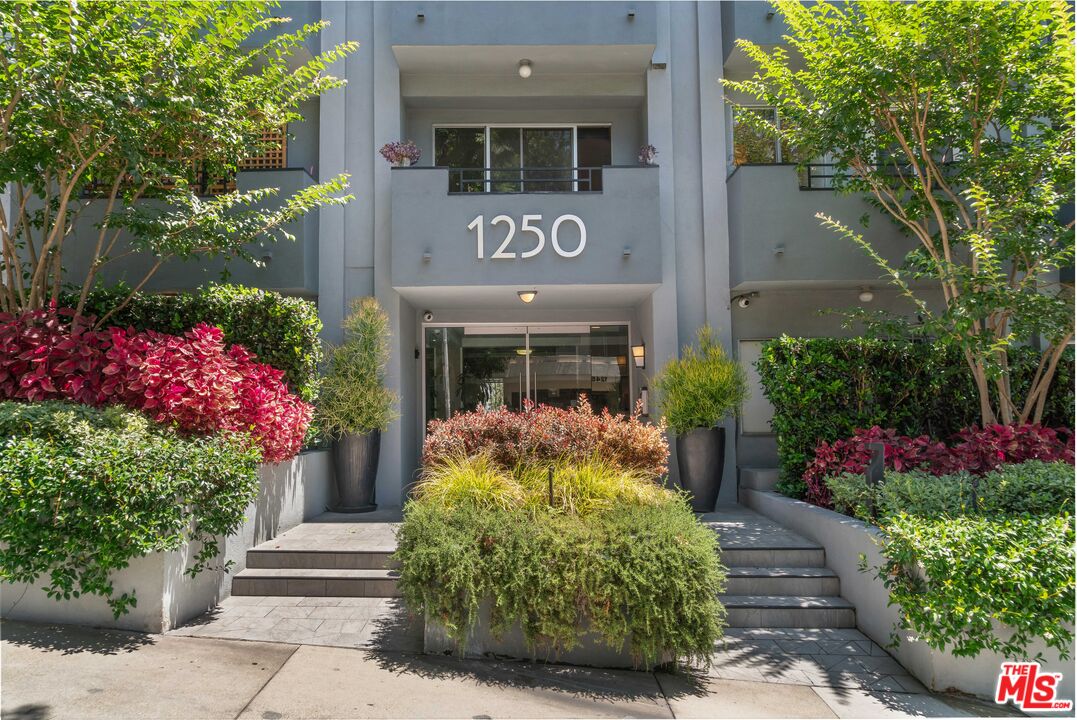 1250 N Kings Rd Unit: 213
