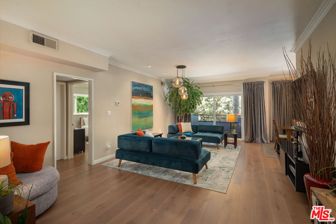 1250 N Kings Rd Unit: 213