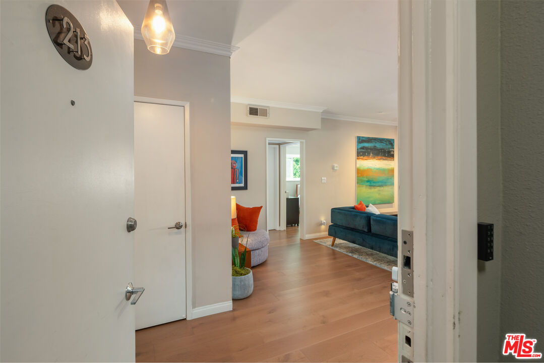 1250 N Kings Rd Unit: 213